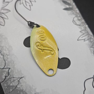 Колеблющаяся блесна Velvet Arts Forte, 0.6 г, #11 Pearl Yellow/Brown